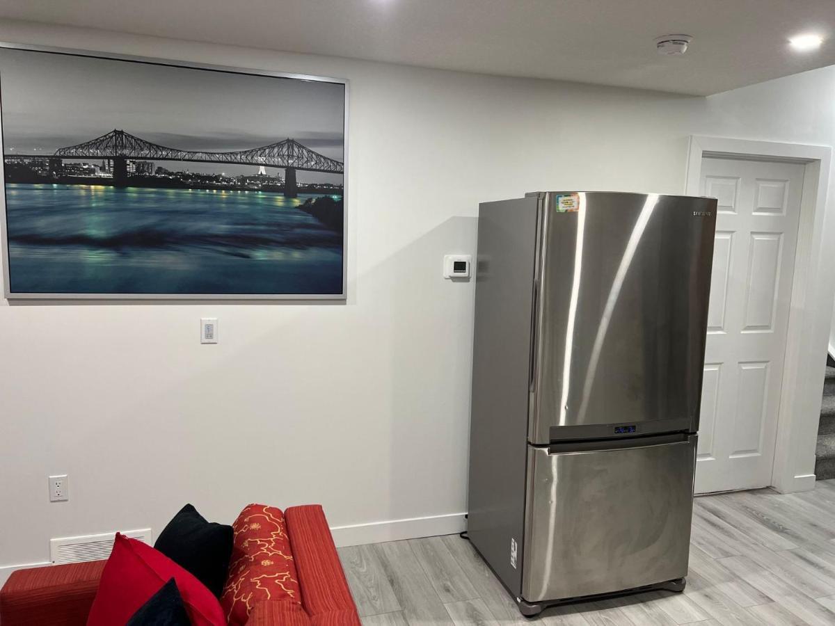 Beautiful 2 Bedroom Home Away From Home YYC Exterior foto