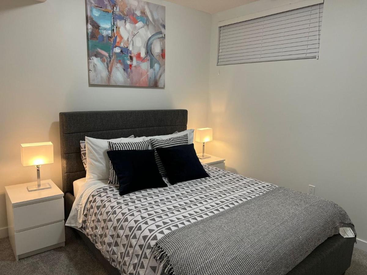 Beautiful 2 Bedroom Home Away From Home YYC Exterior foto